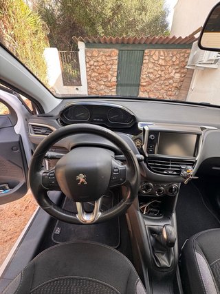 Peugeot 208 2016