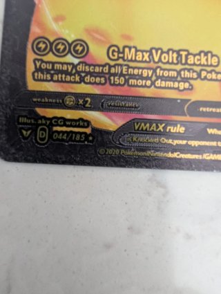 Carta Pokémon Pikachu VMAX Negra