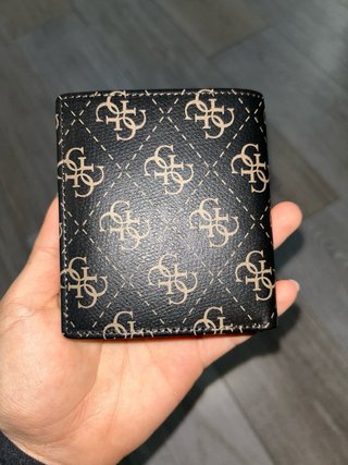 Cartera Guess Monogram Beige y Negra