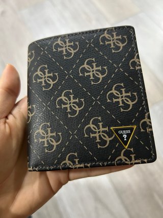 Cartera Guess Monogram Beige y Negra