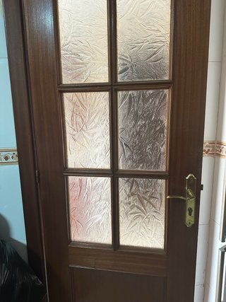 Puerta de interior de madera con cristal