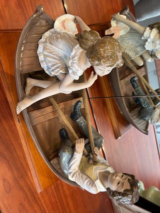 Figura decorativa pareja en barca
