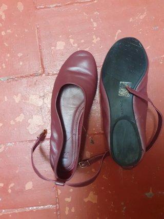 Sandalias de mujer color vino