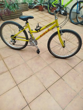 Bicicleta infantil amarilla SIRLA