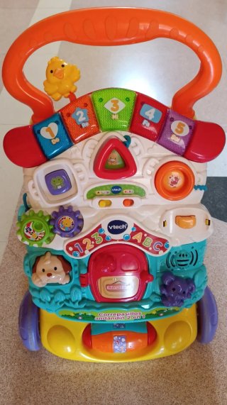 Correpasillos y Mesa de Juego VTech 2 en 1