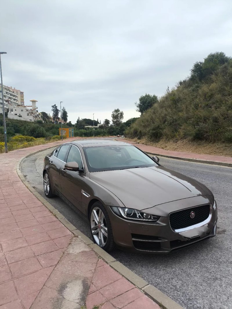 Jaguar XE 2016 - foto 1