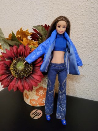 Muñeca barbie con ropa de invierno