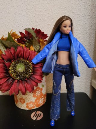 Muñeca barbie con ropa de invierno