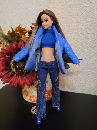 Muñeca barbie con ropa de invierno
