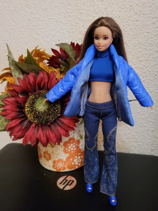 Muñeca barbie con ropa de invierno