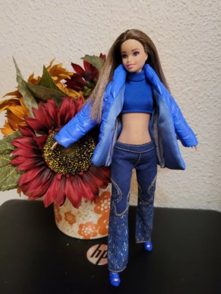 Muñeca barbie con ropa de invierno