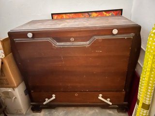 Mueble antiguo de madera