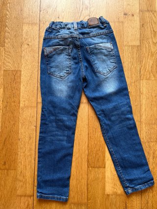 Pantalón vaquero niño desgastado