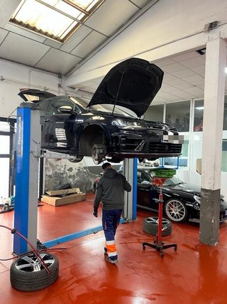 Volkswagen Golf R300 2016