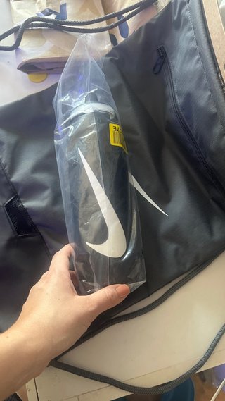 Pack Nike: Mochila y Botella Negra
