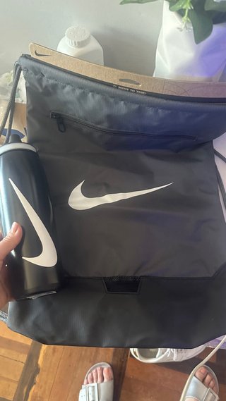 Pack Nike: Mochila y Botella Negra