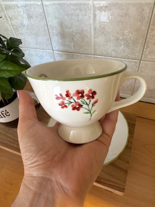 Set tazza e piattino panna fiori rossi