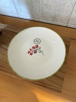 Set tazza e piattino panna fiori rossi