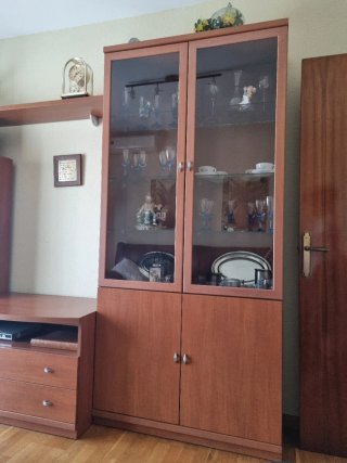 Mueble de salón madera y cristal
