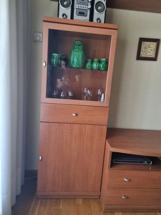 Mueble de salón madera y cristal