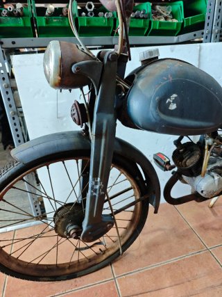 4-Ossita motopedal 50. Azul.