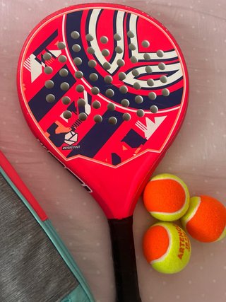 Raqueta de pádel Kukma y pelotas