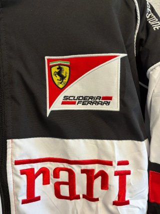Chaqueta Ferrari F1 Negra y Roja