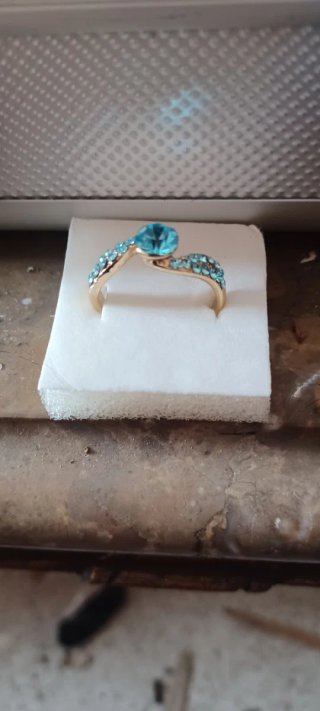 Anel Dourado 18k com Zircónias Azuis