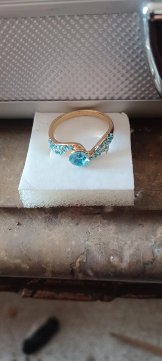 Anel Dourado 18k com Zircónias Azuis