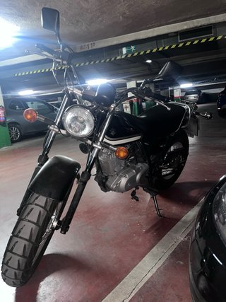 Suzuki VanVan 125cc Naked Negra