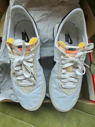 Zapatillas Nike Beige y Blanco
