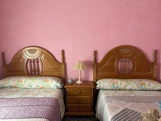 Dos camas de 1'05 de madera