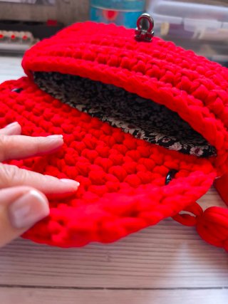 Bolso de fiesta rojo con borla