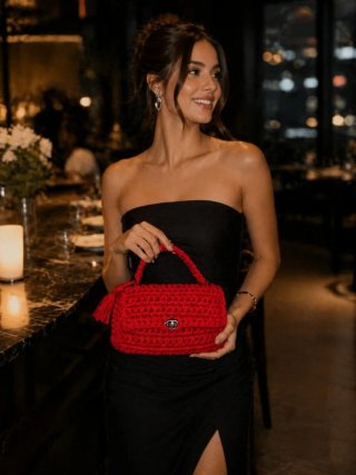 Bolso de fiesta rojo con borla
