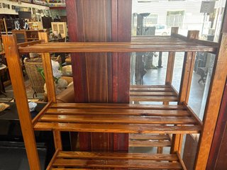 ESTANTERÍA DE MADERA RÚSTICA