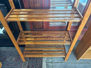 ESTANTERÍA DE MADERA RÚSTICA