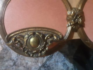 Colgador antiguo dorado y rosa
