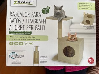 Rascador para gatos Zoofari con cueva