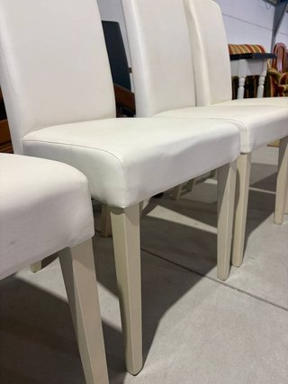 4 SILLAS MODERNAS BLANCAS
