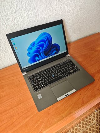 Portátil Toshiba i5 FHD 12GB RAM 256GB SSD