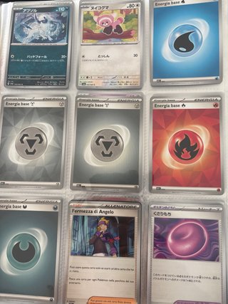Álbum de cartas Pokémon - Varias cartas