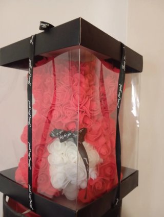 Oso de rosas con caja