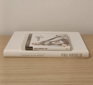 Final Fantasy XIII Gioco PS3 + Guida Deluxe ITA