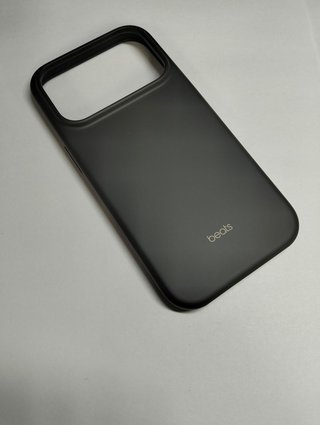 Apple Funda Beats con MagSafe y Control de Cámara iPhone 17 Pro – Gris antracita