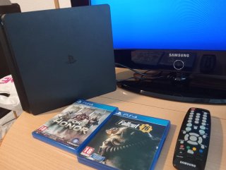 PS4 Slim 500GB Negra + Juegos