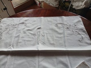 Federe quadrate in lino ricamate