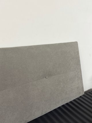 Cabecero tapizado gris moderno