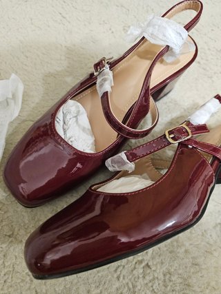Scarpe rosse con tacco slingback vernice