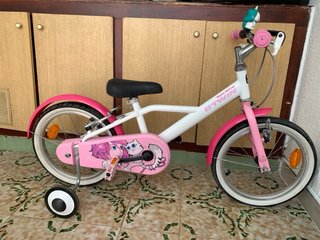 Bicicleta infantil rosa y blanca