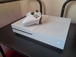 Xbox One S 1Tb + Mando y bateria + Juegos